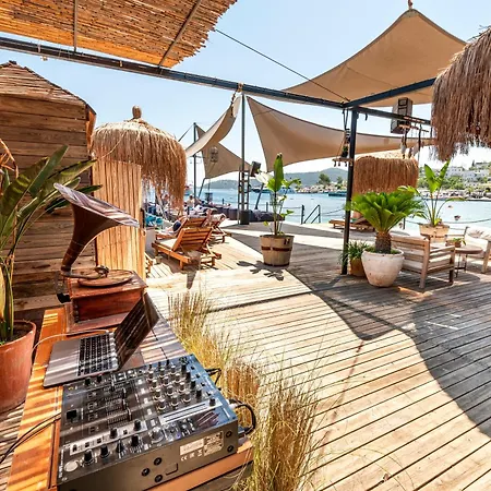 Elista & Hotel Golturkbuku